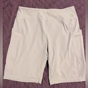 Lilac AKHG Ultra High Rise Trail Tech shirts/leggings, 2 side pockets